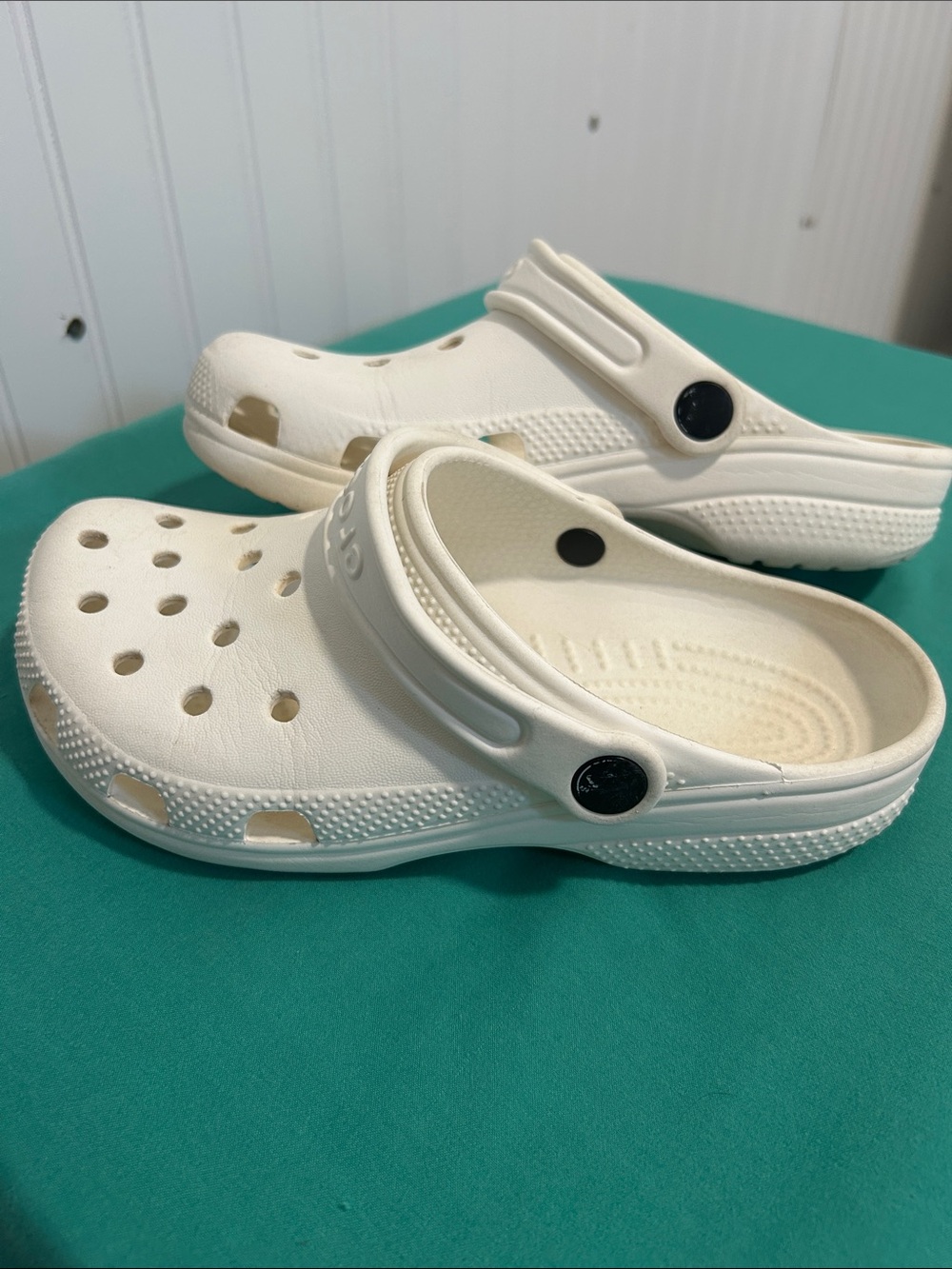 CROCS Kids White Casual Shoes Slip-On Sz: j3 - Picture 6 of 10